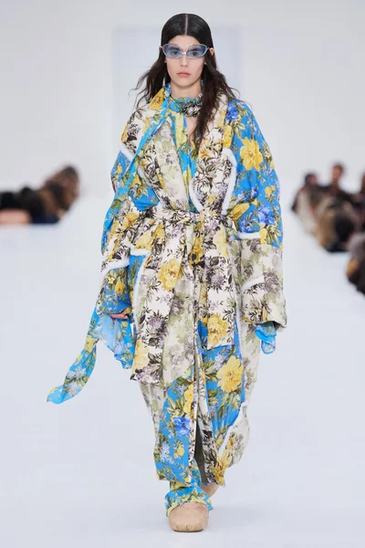 Look 30
